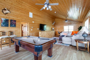 Bear Hug Cabin- Mtn View, Hot Tub, Theater